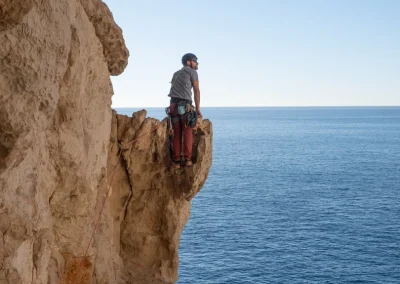 Un grimpeur à l'attaque du Levant au Cancéou - © Florian Garibal