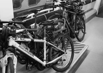 4 vélos garés dans TER ZOU - © Florian Garibal