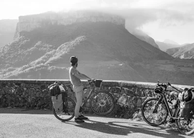 Un vélo grimpeur devant les Cournouses dans le Vercors © Florian Garibal
