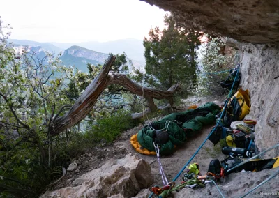 Bivouac sur la vire de Presles dans le Vercors © Florian Garibal