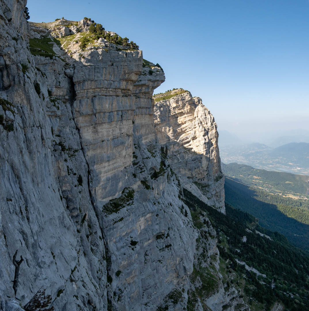 Vue sur la Dent de Crolles et le Rocher du Midi, Chartreuse Vue sur la Dent de Crolles et le Rocher du Midi, Chartreuse ©Florian Garibal