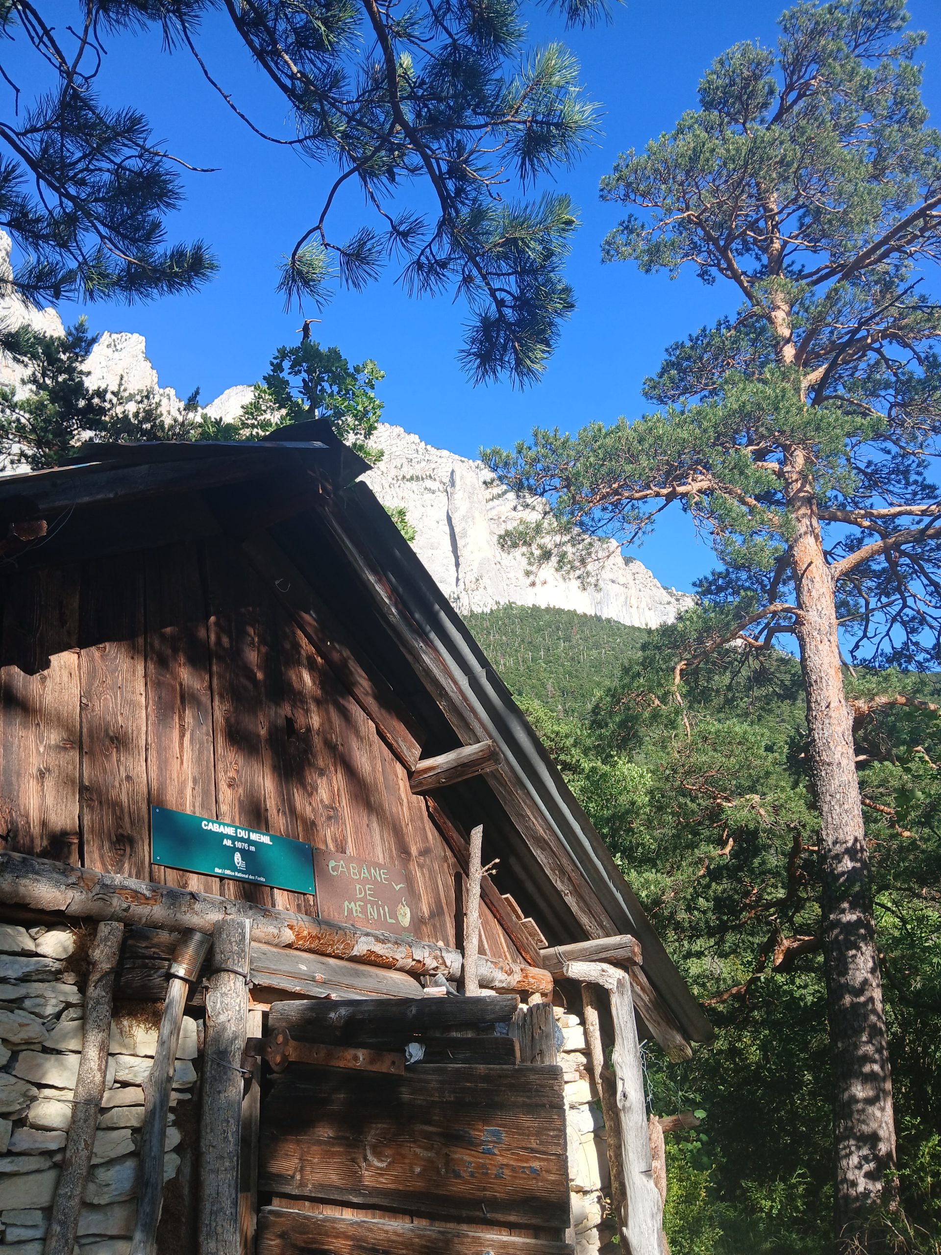 Cabane du Ménil, diois ©Romain Noulette