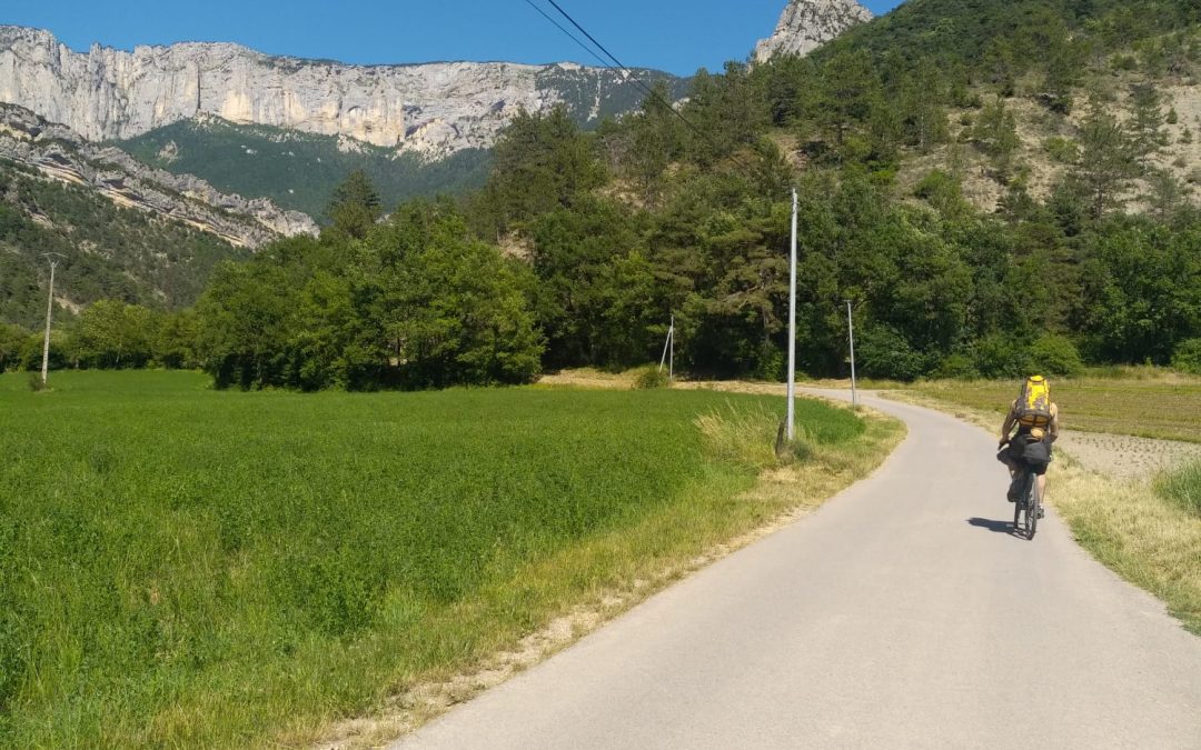 Babel Ecopoint & bonus couenne à Romeyer – Escalade en vélo-train dans le diois